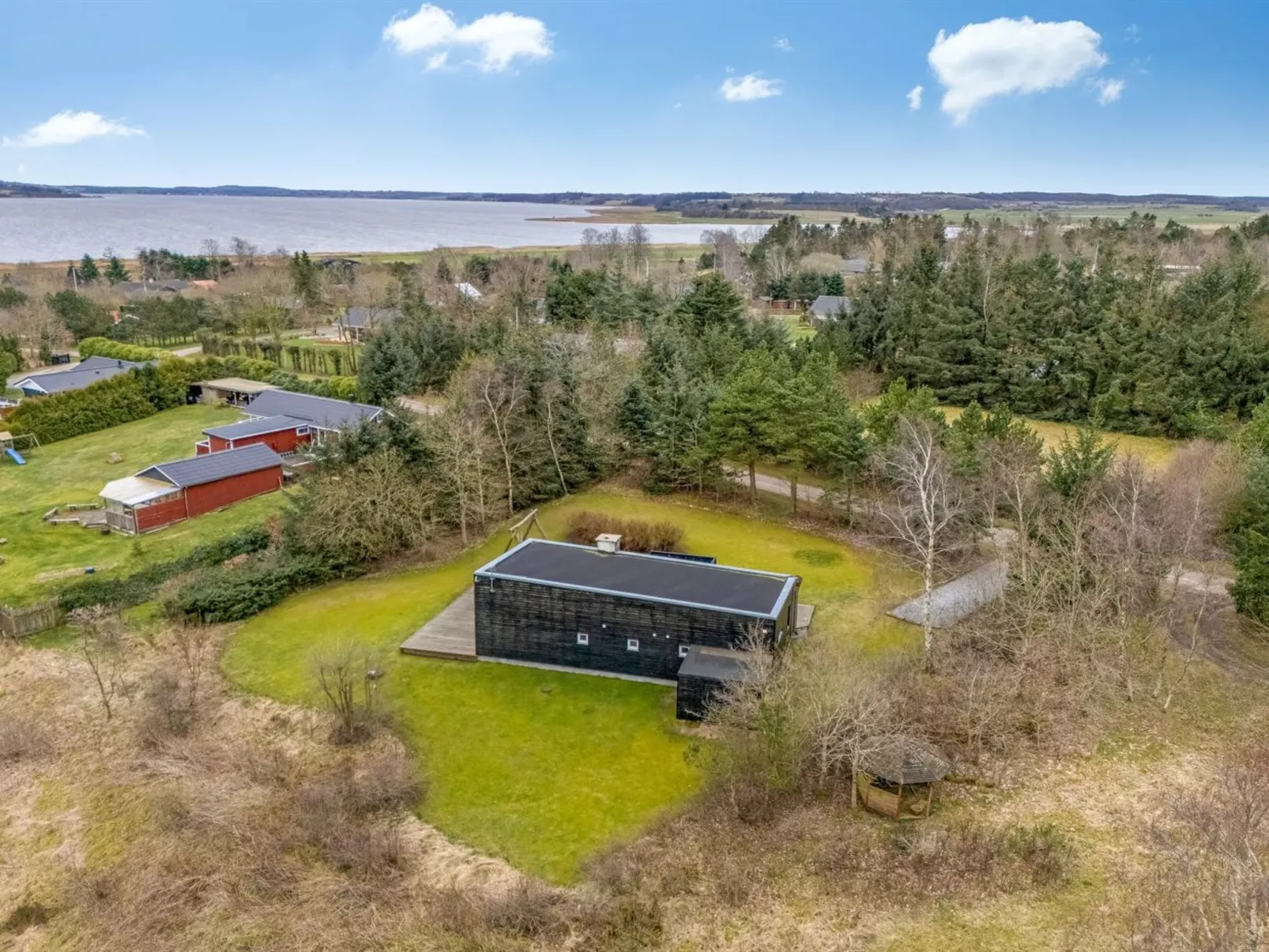 "Tenna" - 250m to the fjord-Outside