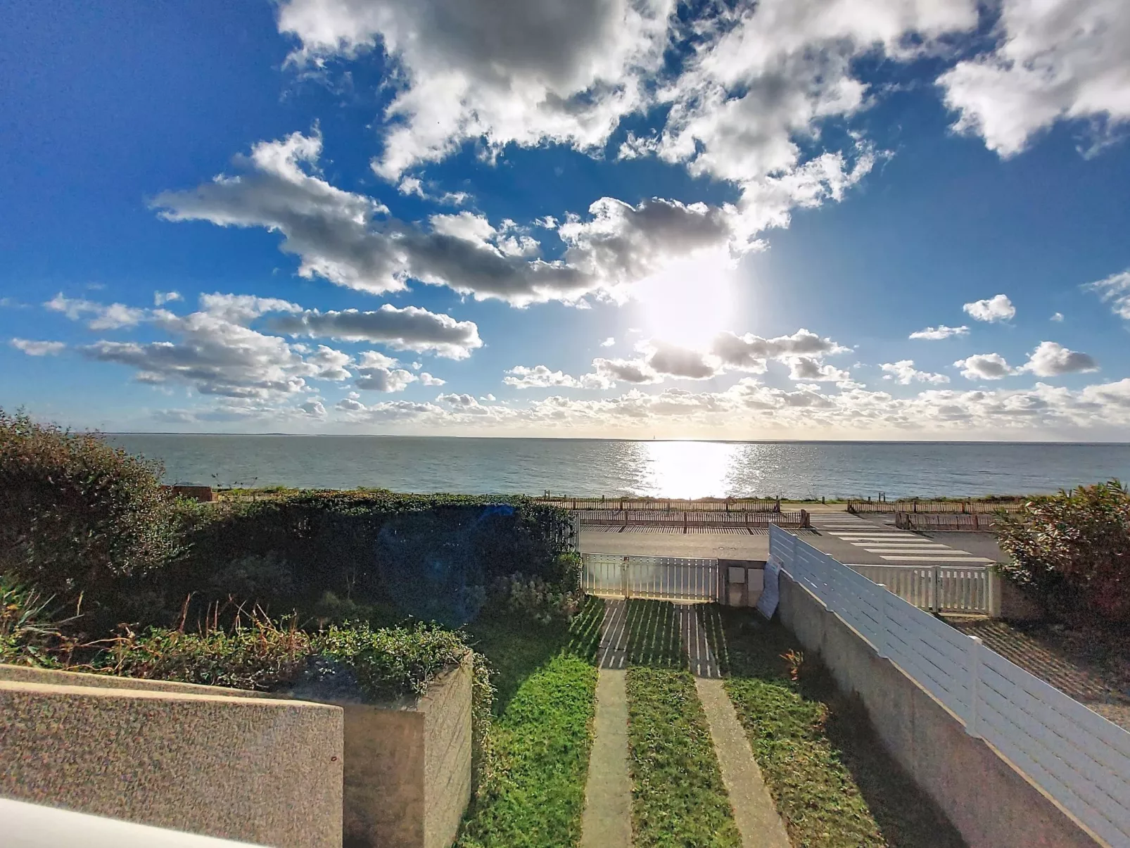 La Grande Côte-Outside