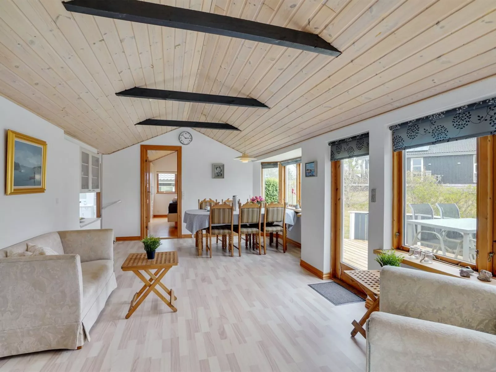 "Rafn" - 550m from the sea-Drinnen