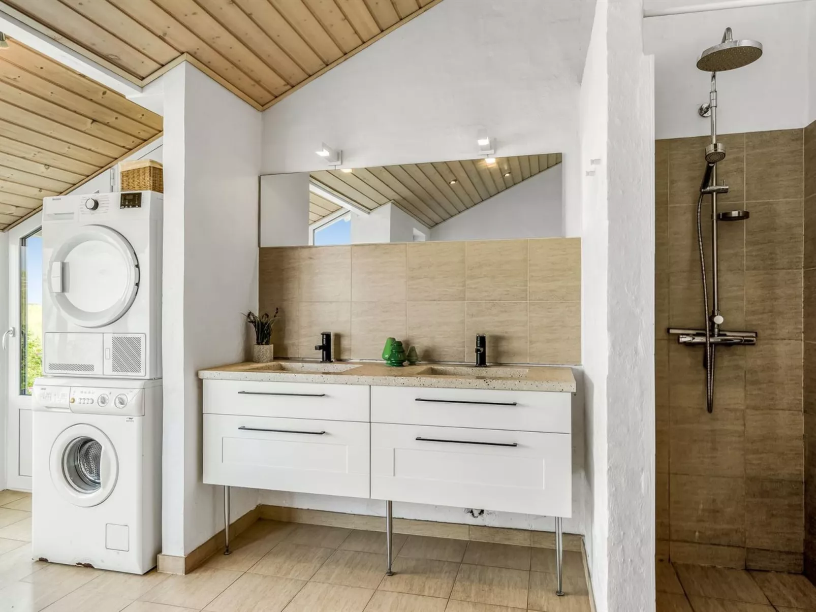 "Broder" - 150m from the sea-Dedans