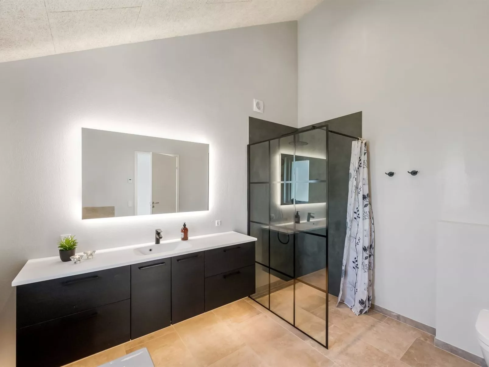 "Måns" - 500m to the fjord-Inside