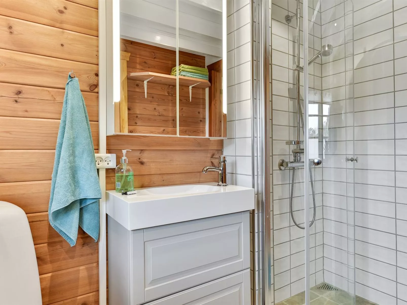 "Ginnie" - 300m from the sea-Inside