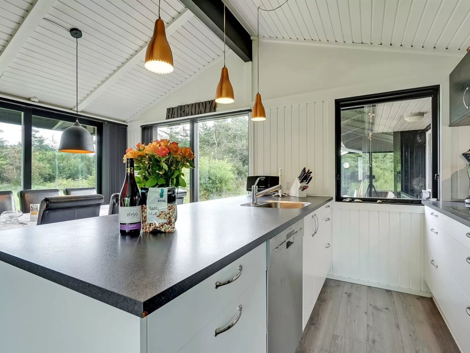 "Avia" - 500m from the sea-Drinnen