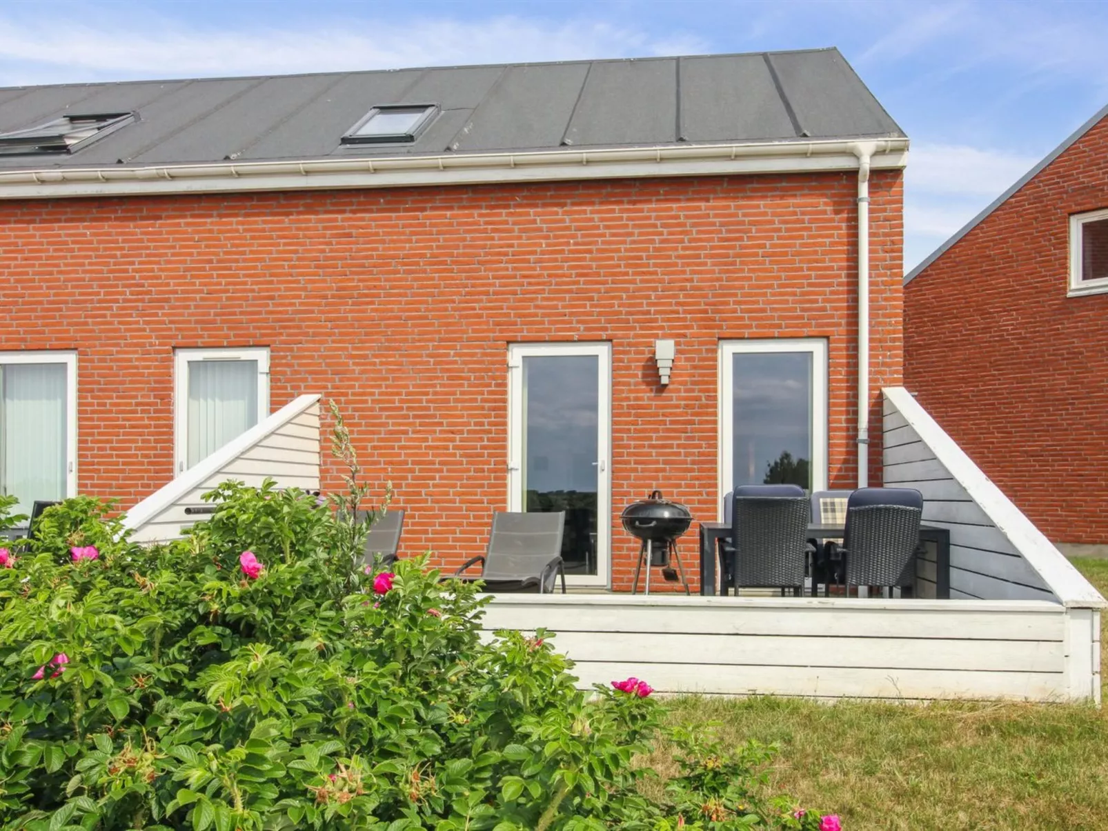 "Femja" - 2.3km from the sea-Outside