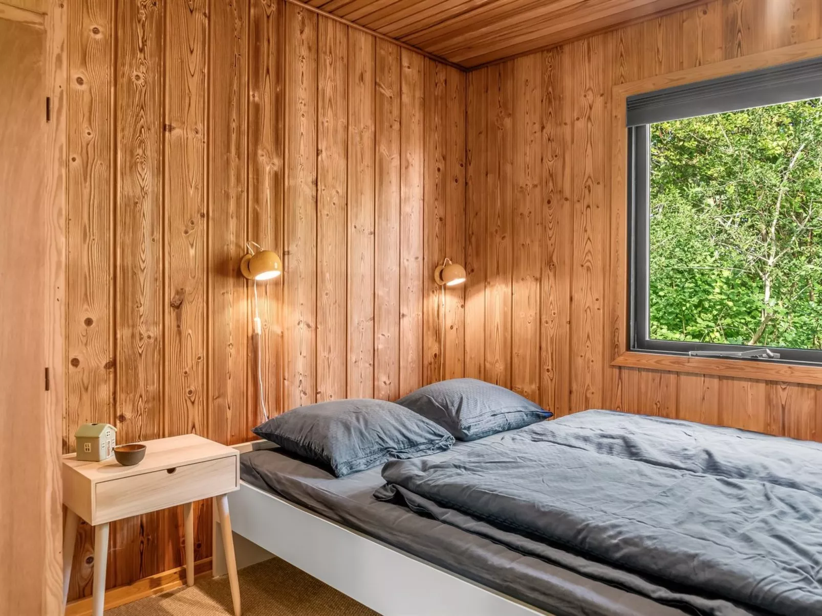 "Tayana" - 75m to the fjord-Drinnen