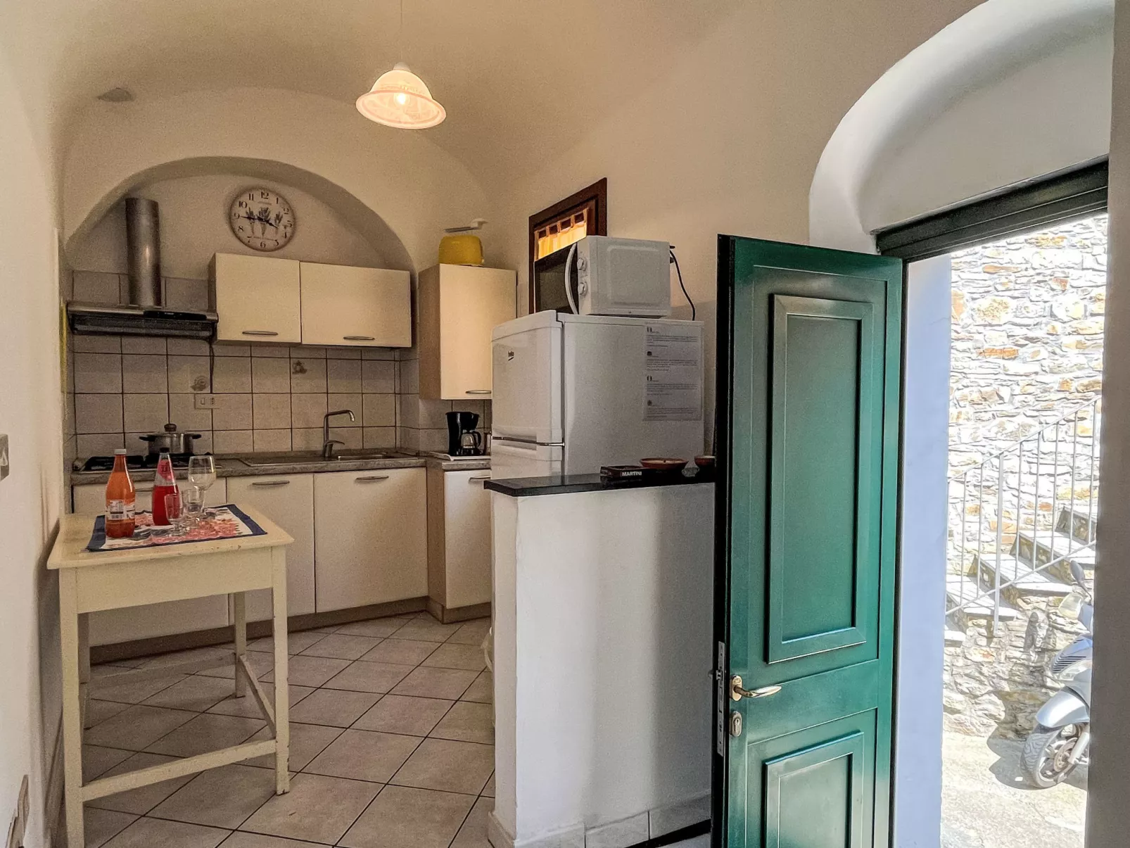 Elisa (DOL127)-Dedans