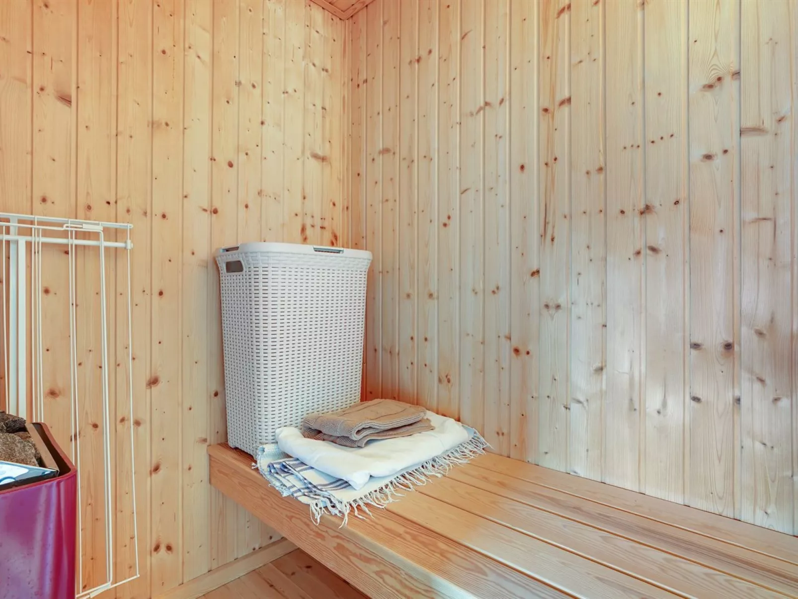 "Gyda" - 100m from the sea-Drinnen