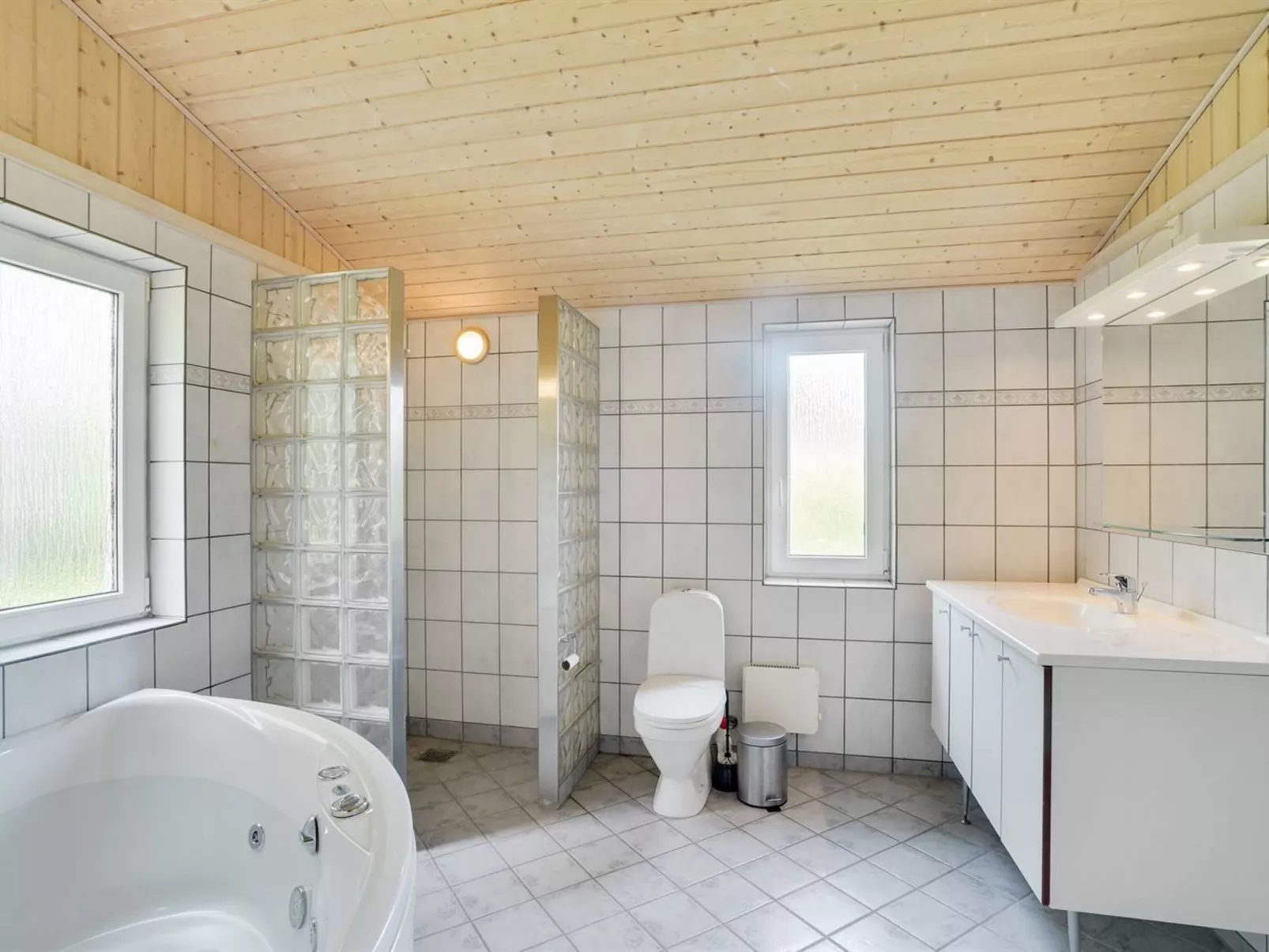 "Els" - 900m from the sea-Inside