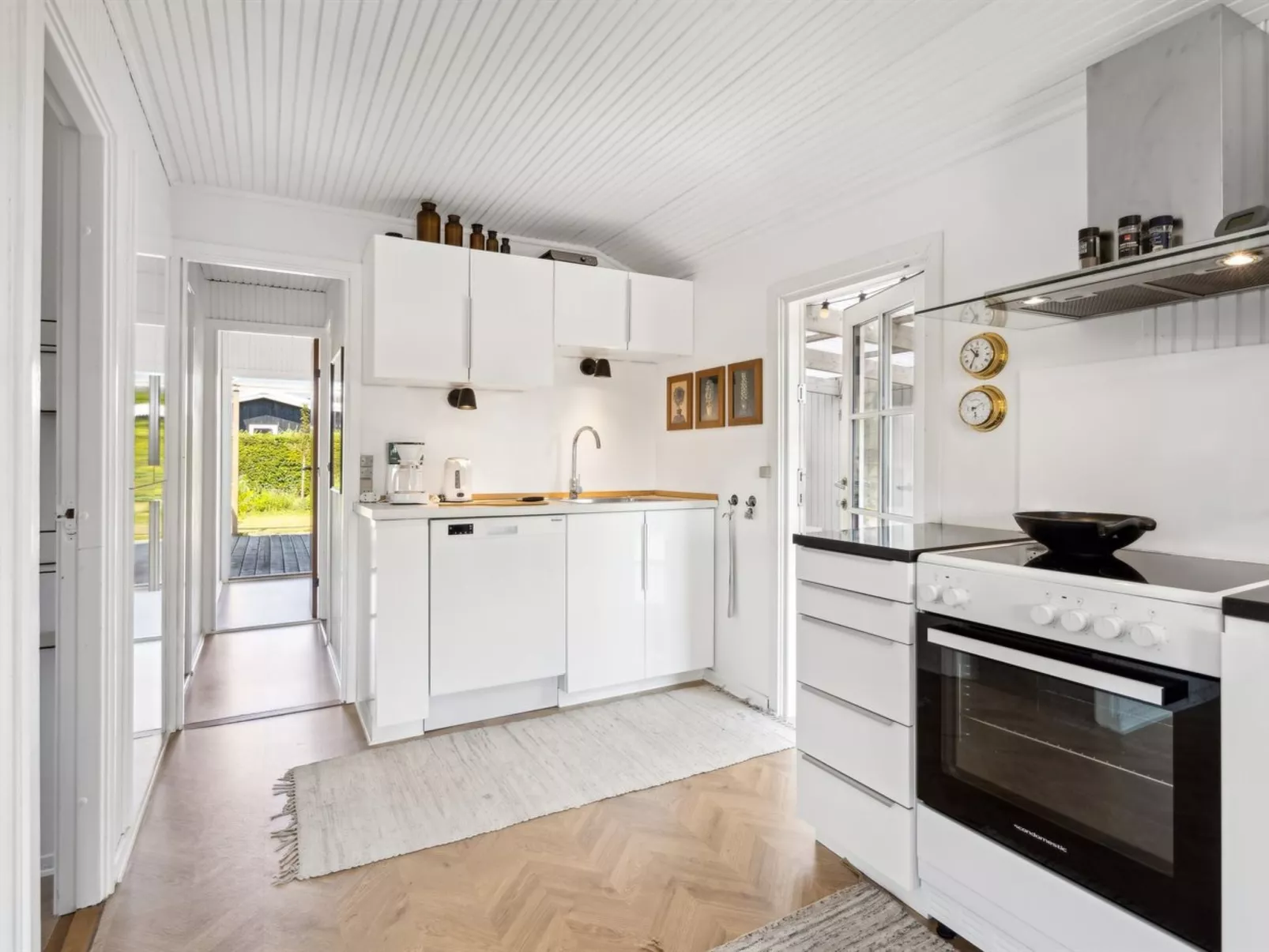 "Thomas" - 120m from the sea-Inside