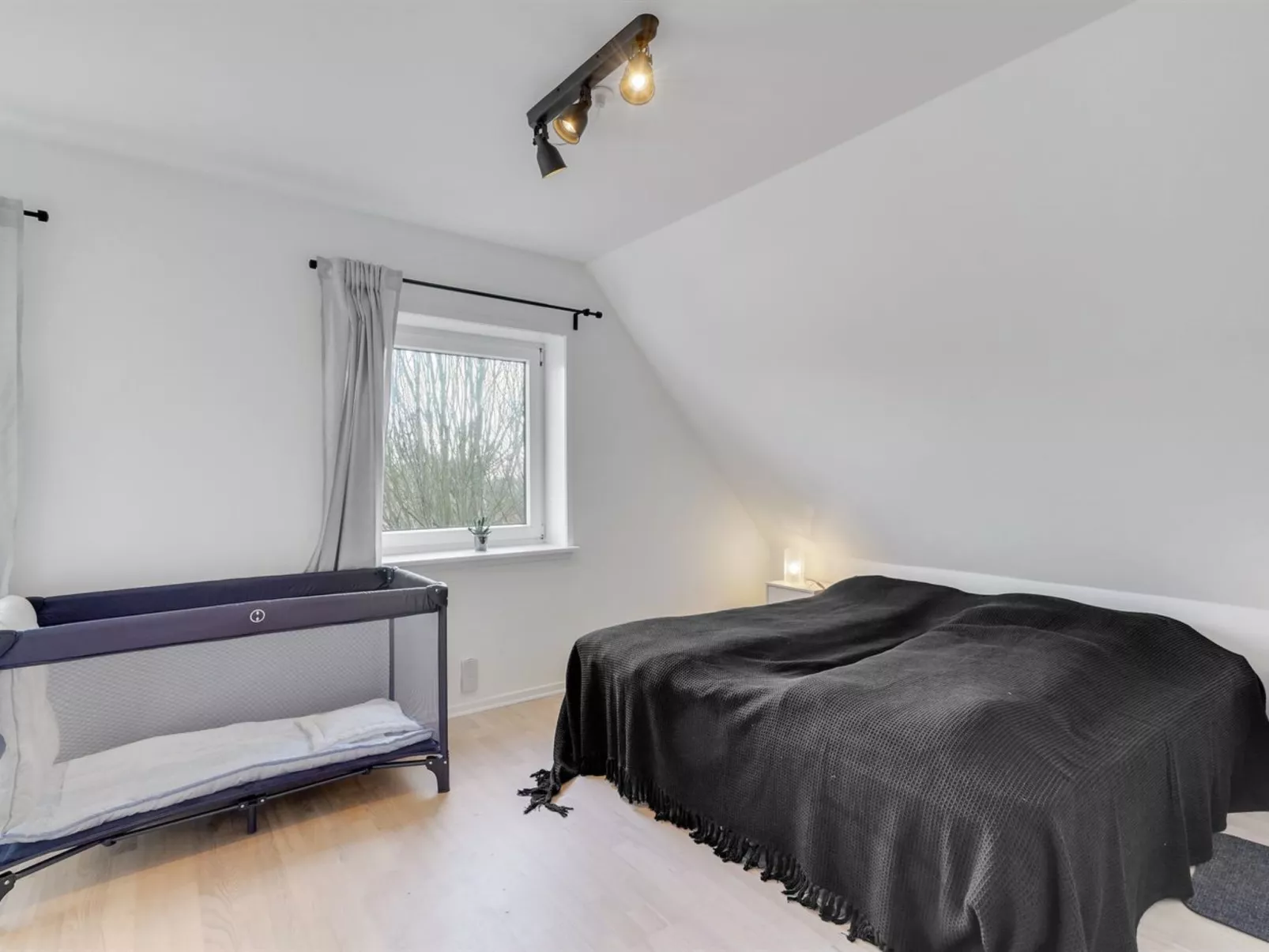 "Auguste" - 1.5km to the fjord-Inside