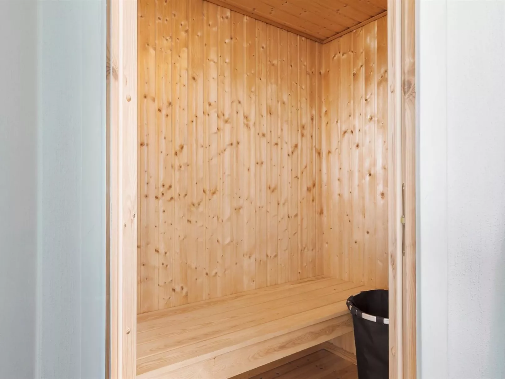 "Paul" - 100m from the sea-Dedans