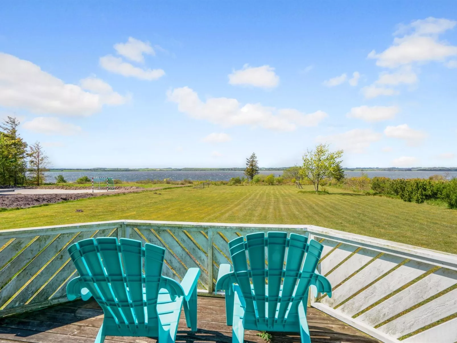 "Arleta" - 250m to the fjord-Outside