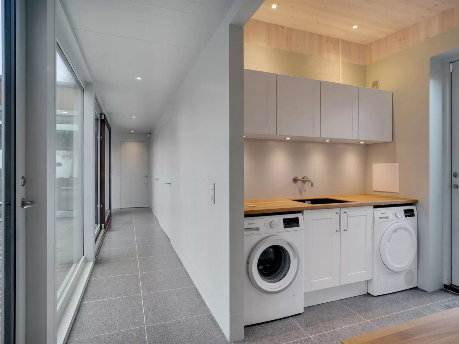 "Vanta" - 10m from the sea-Drinnen