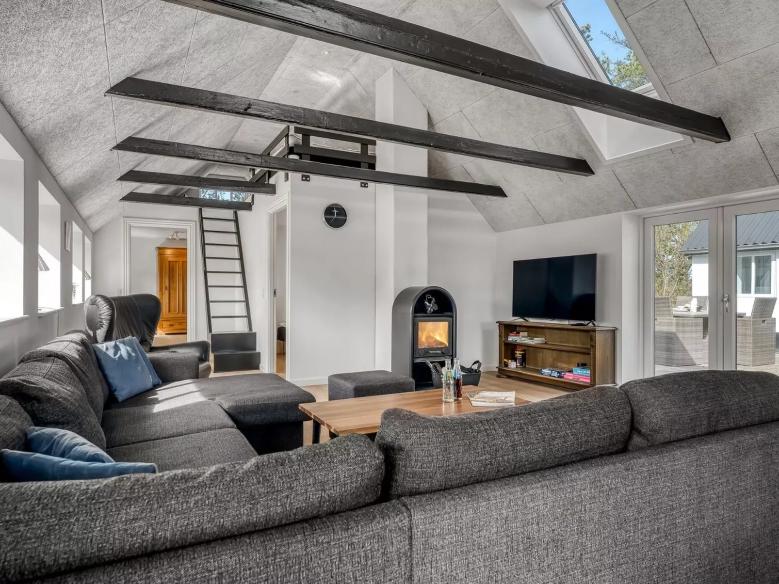 "Elisa" - 1.2km from the sea-Inside