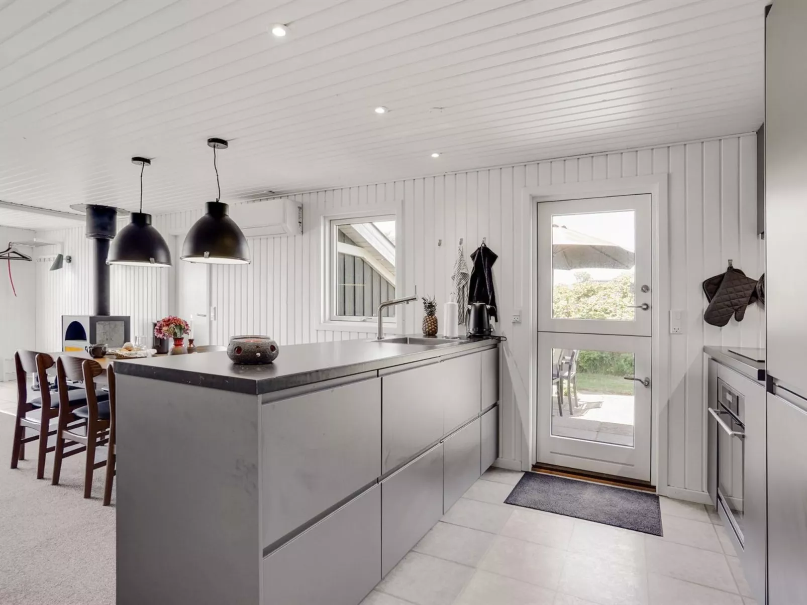 "Biarni" - 300m from the sea-Drinnen