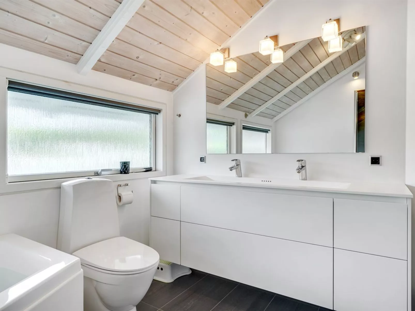 "Annvy" - 200m from the sea-Inside