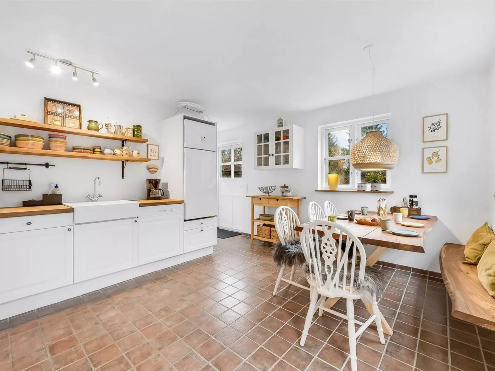 "Mandana" - 10km to the fjord-Drinnen