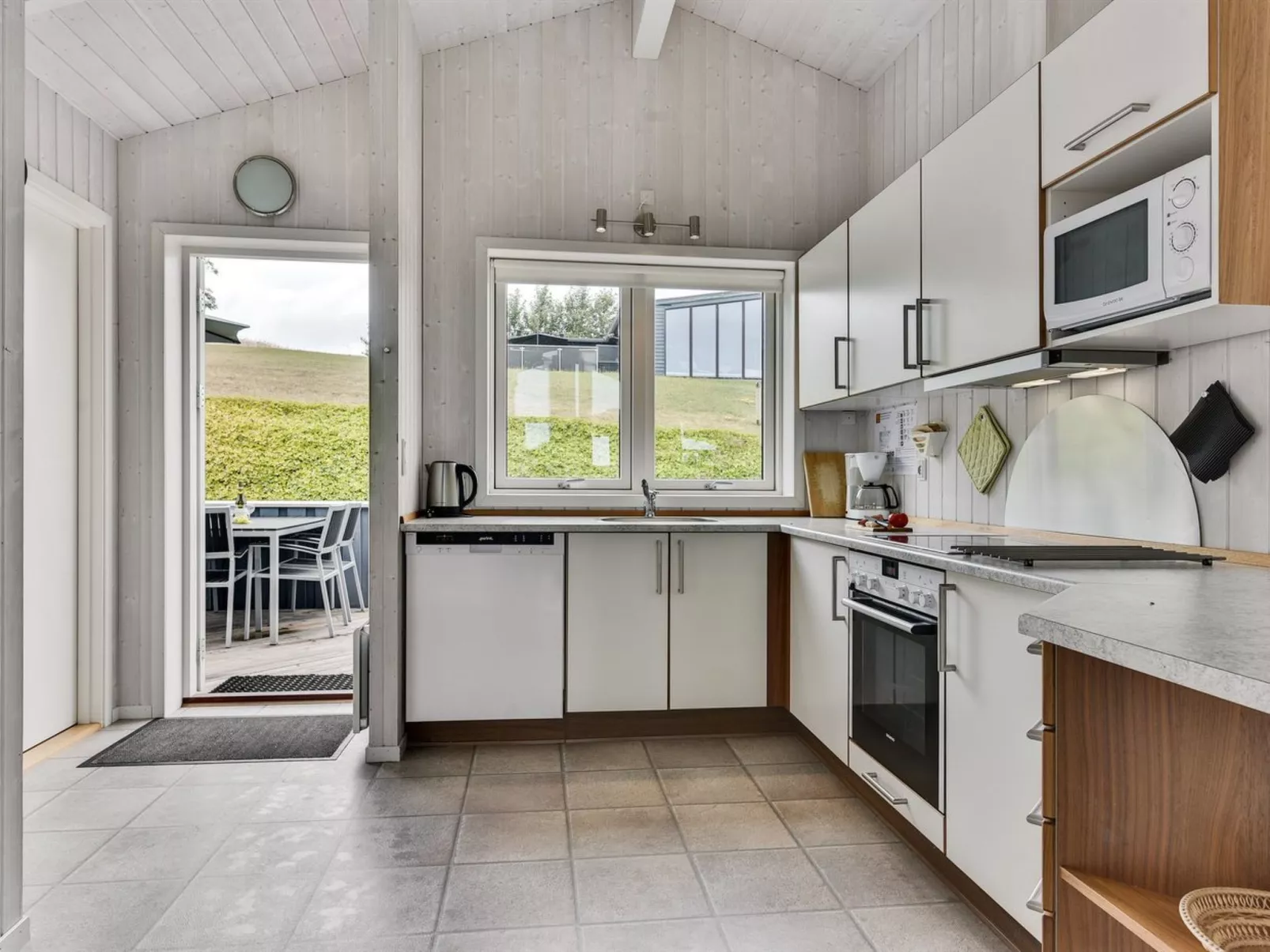 "Sisko" - 600m from the sea-Inside