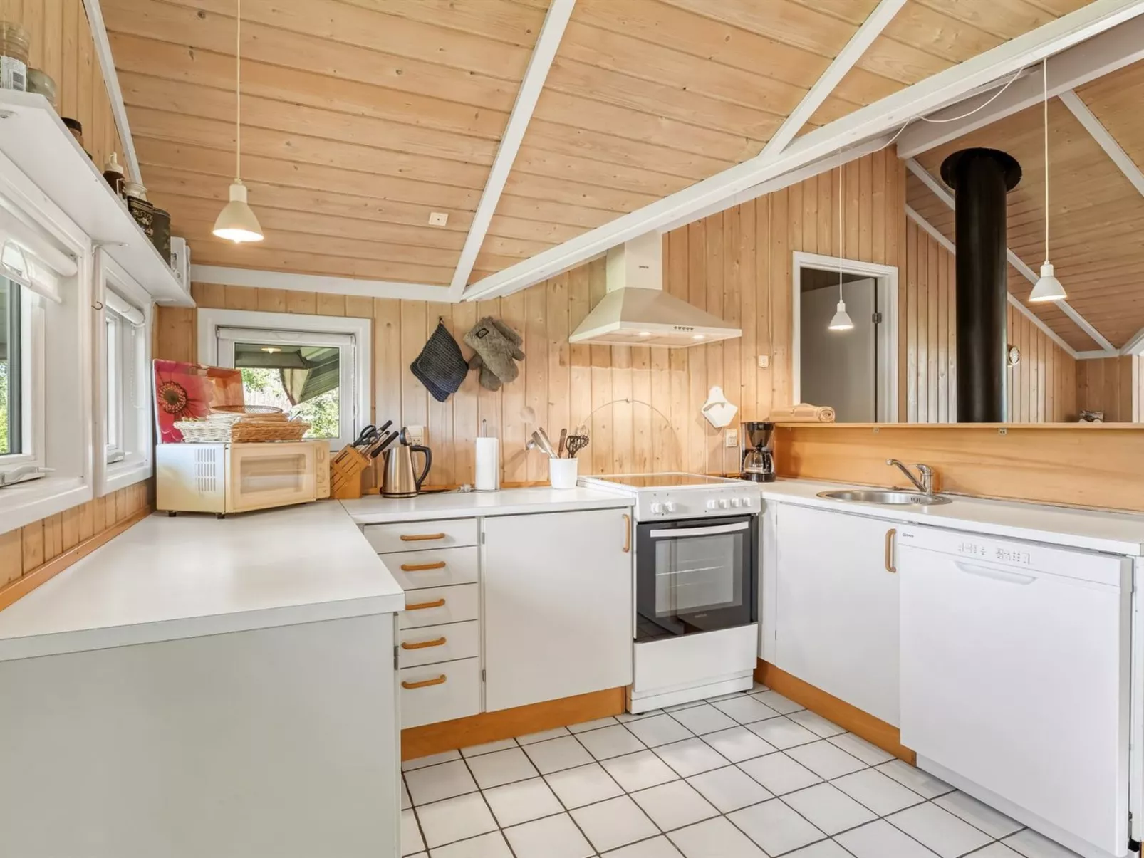 "Uta" - 300m from the sea-Drinnen