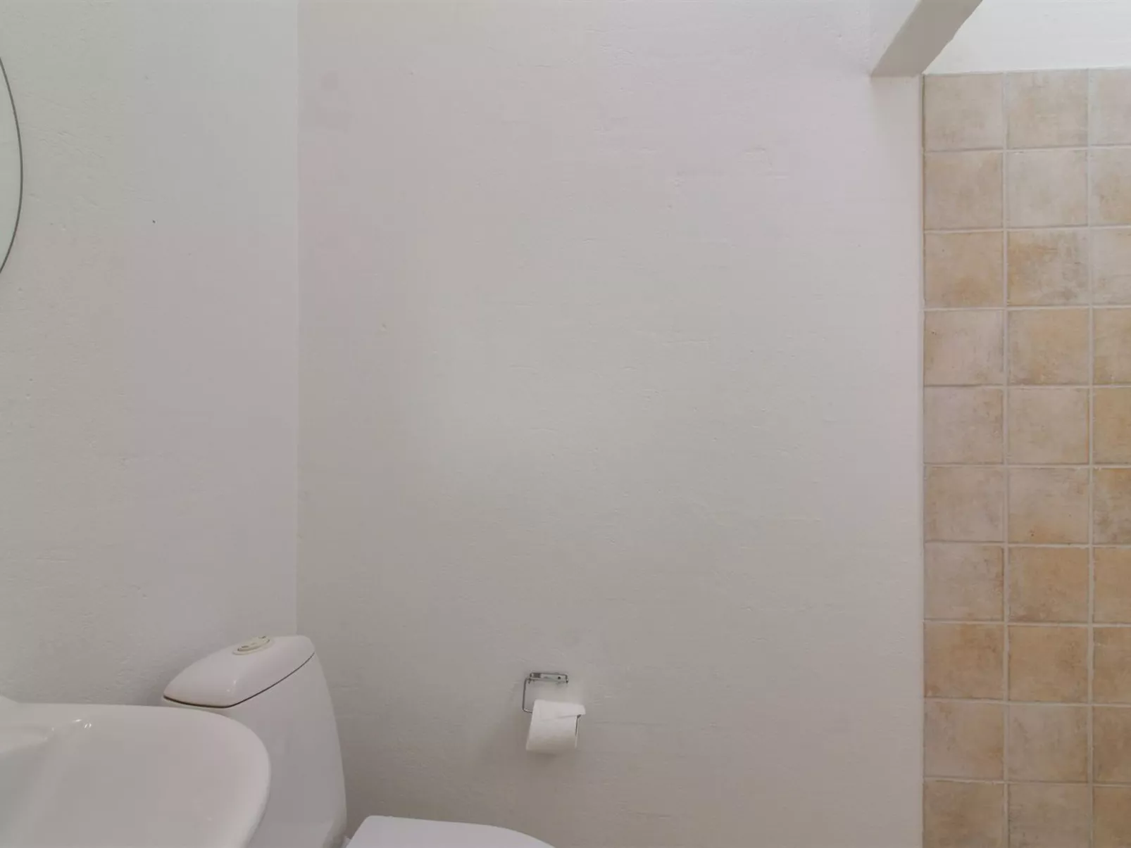 "Edwin" - 400m from the sea-Inside