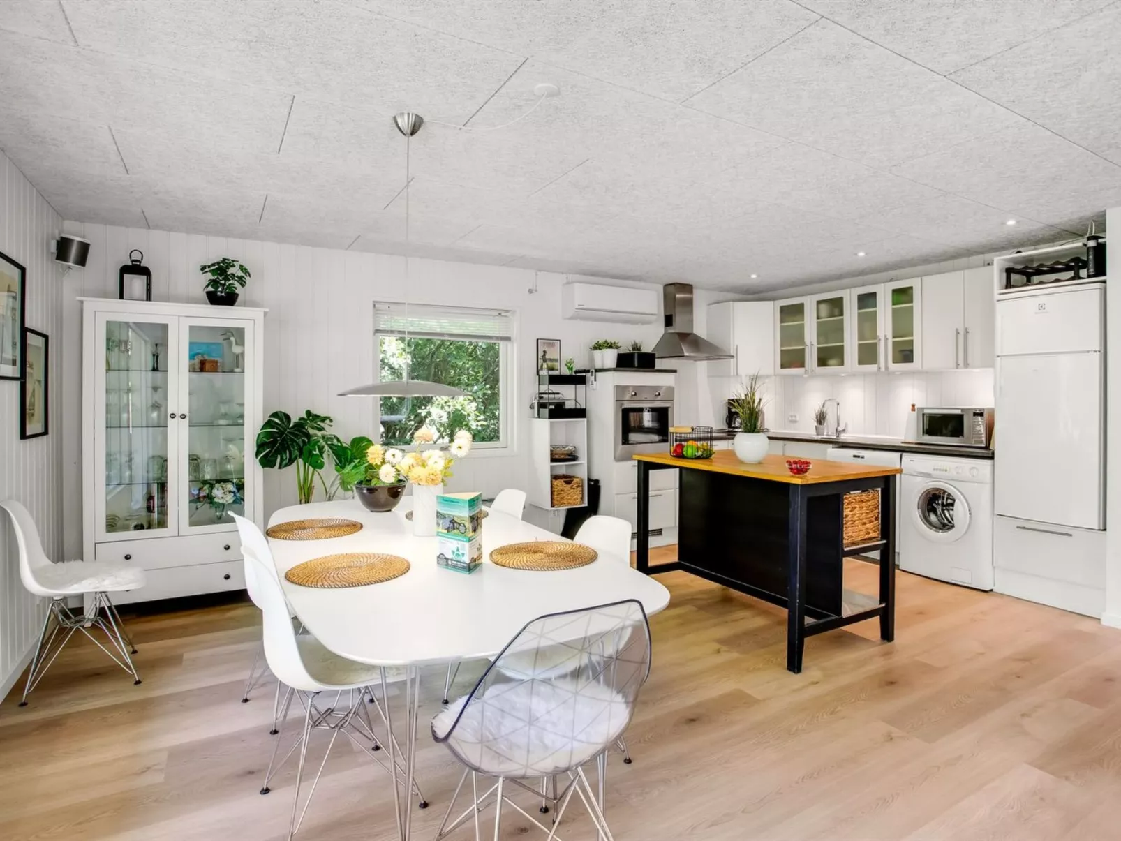 "Maik" - 1.5km from the sea-Inside