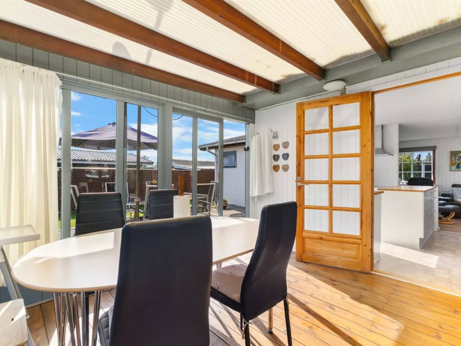 "Neea" - 40m from the sea-Drinnen