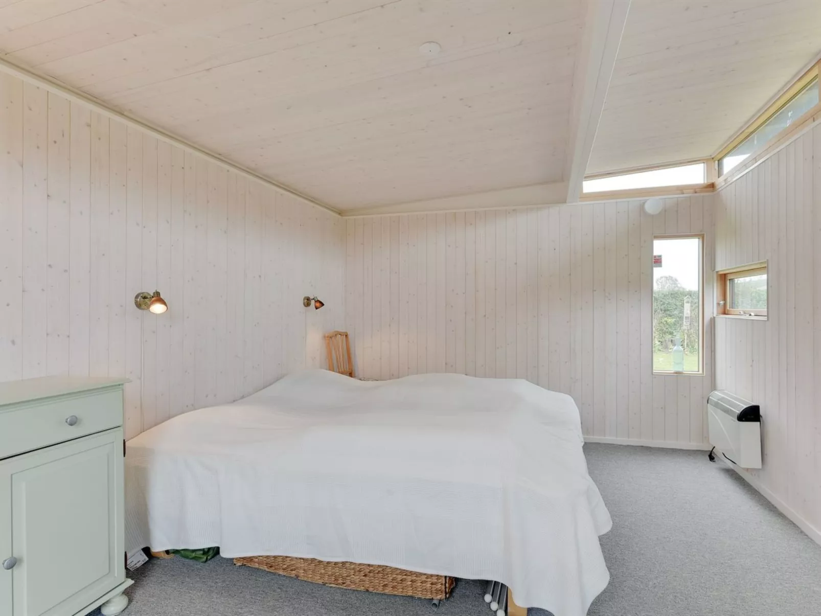 "Roar" - 500m from the sea-Drinnen