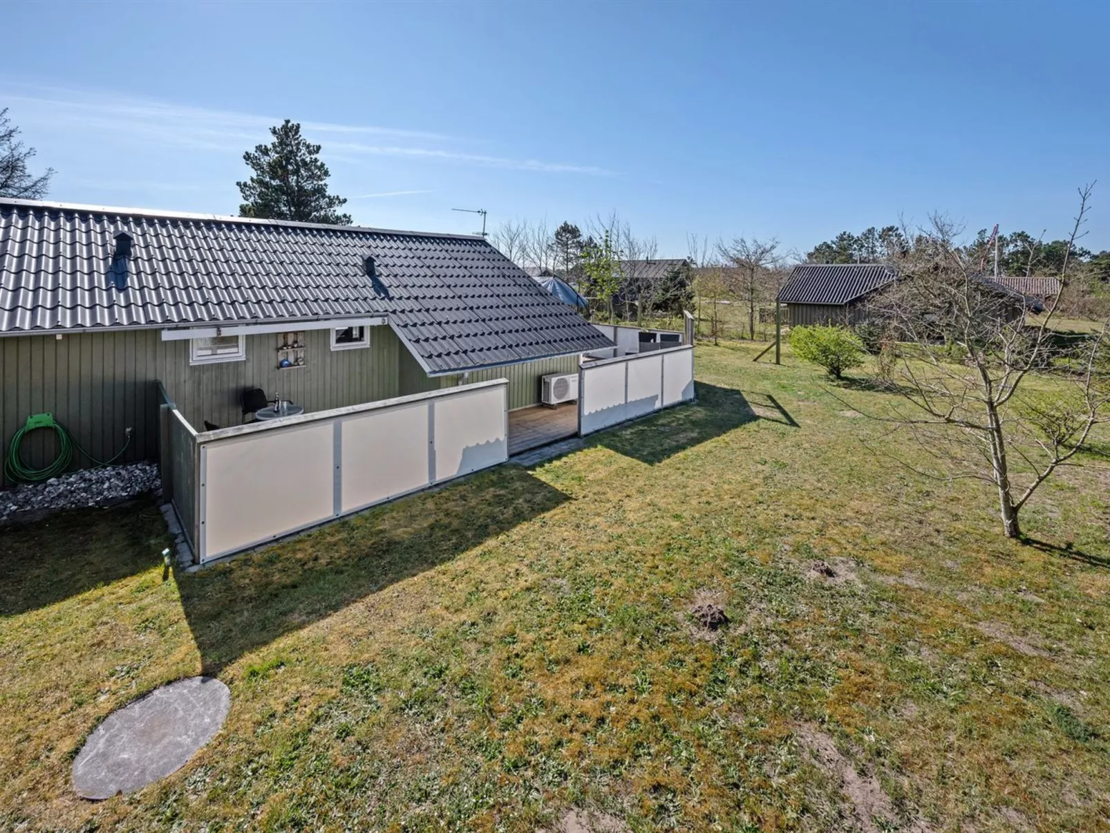 "Hannah" - 300m to the fjord-Outside