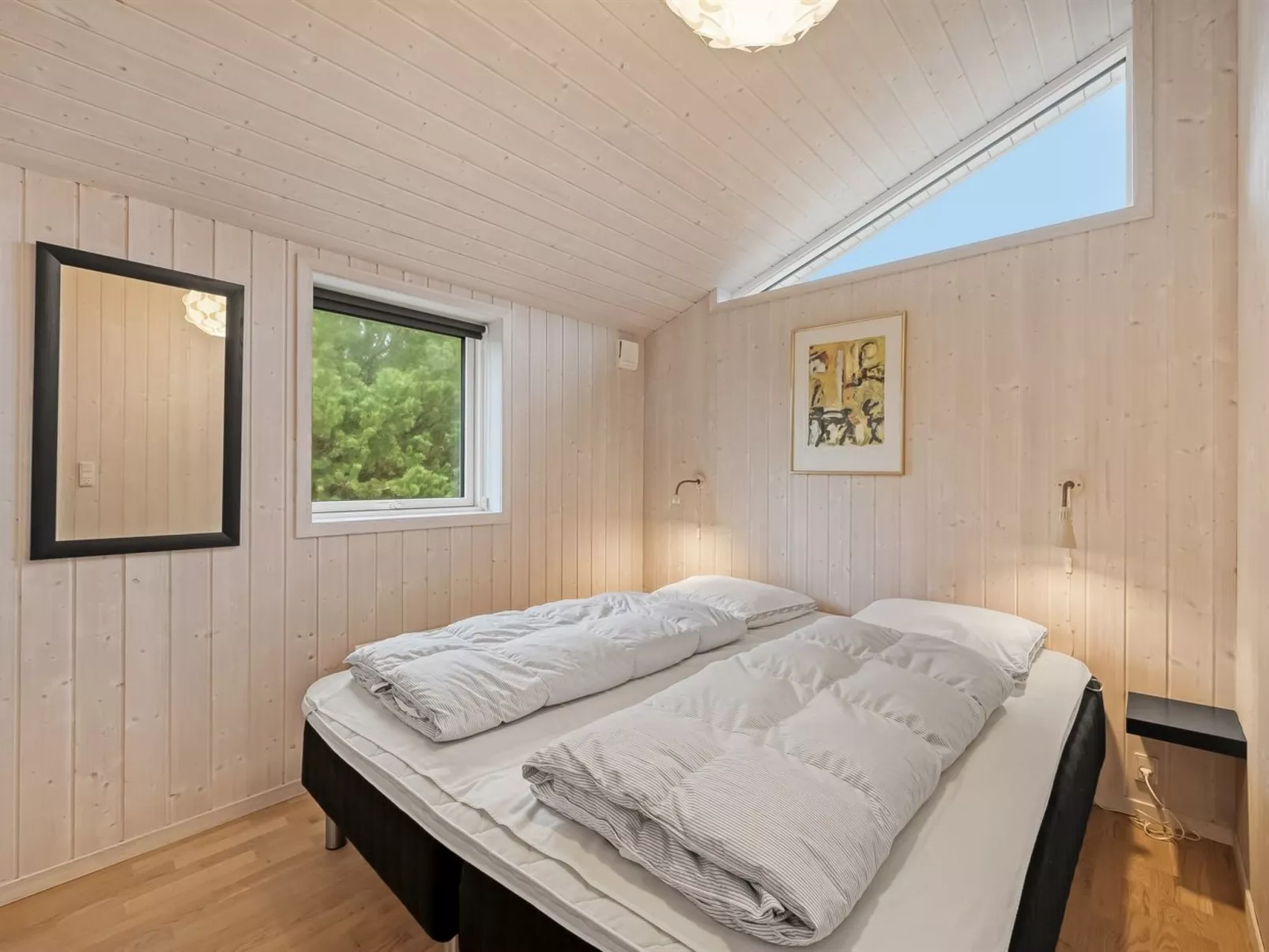 "Helen" - 500m to the fjord-Inside