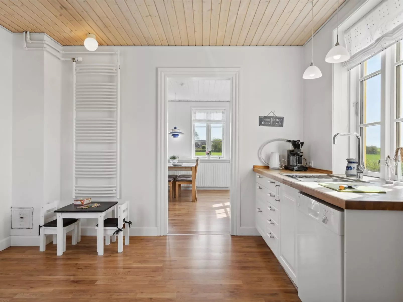 "Store" - 700m from the sea-Dedans