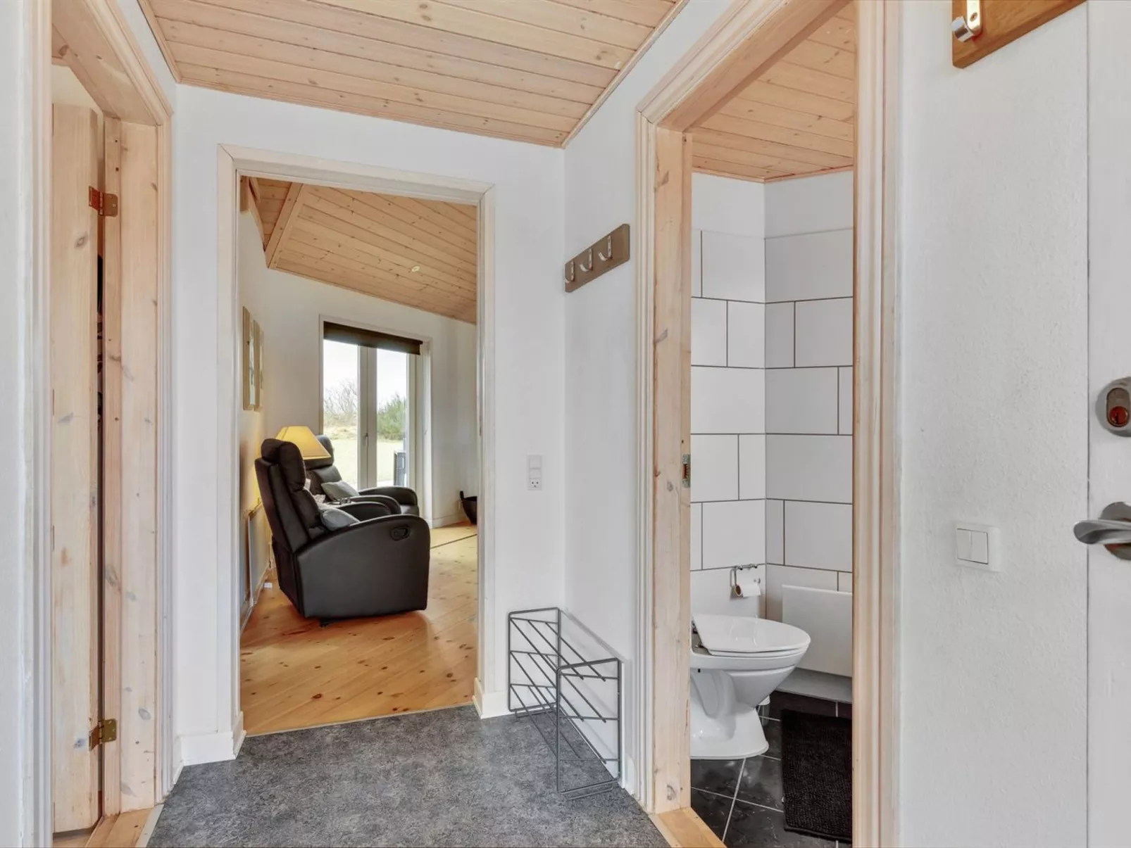 "Karmen" - 300m to the fjord-Dedans