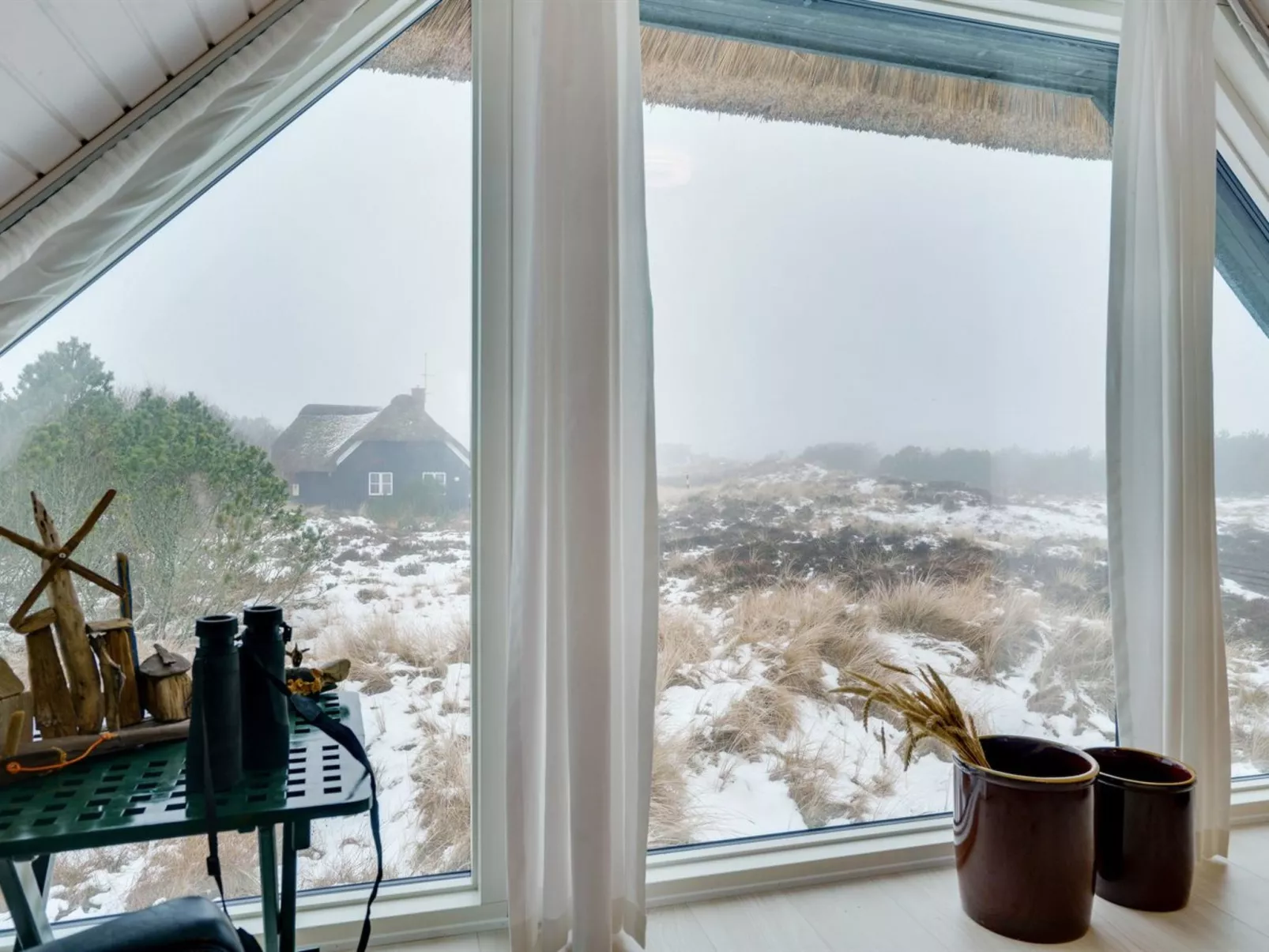 "Reiko" - 1.5km from the sea-Inside