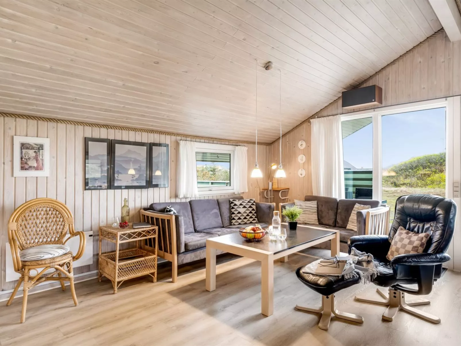 "Unni" -  from the sea-Inside