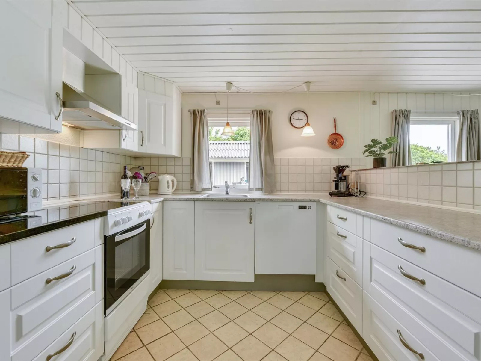 "Elizabeth" - 400m to the fjord-Inside