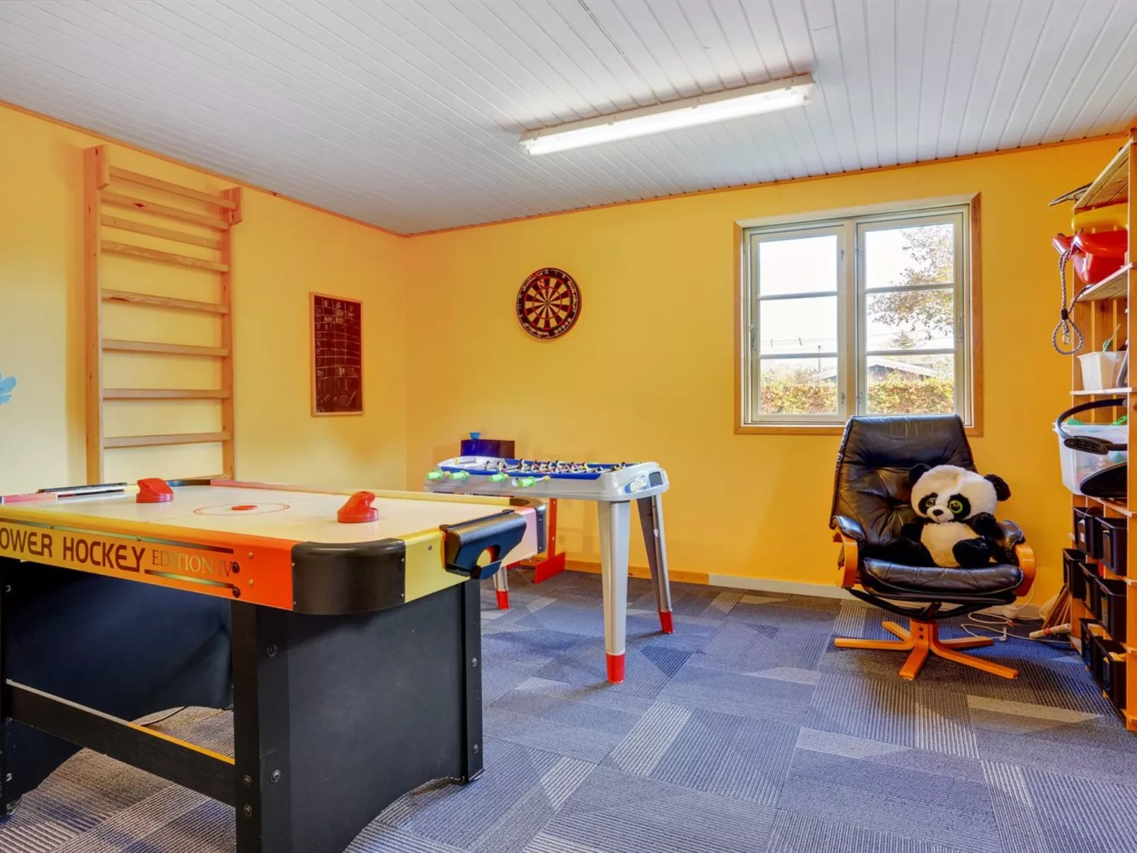 "Swaver" - 300m to the fjord-Inside