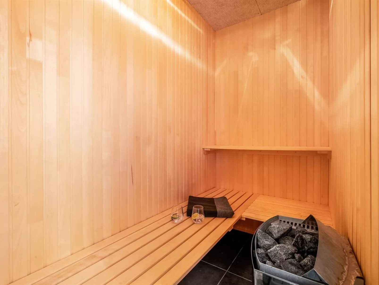 "Jarven" - 500m to the fjord-Dedans