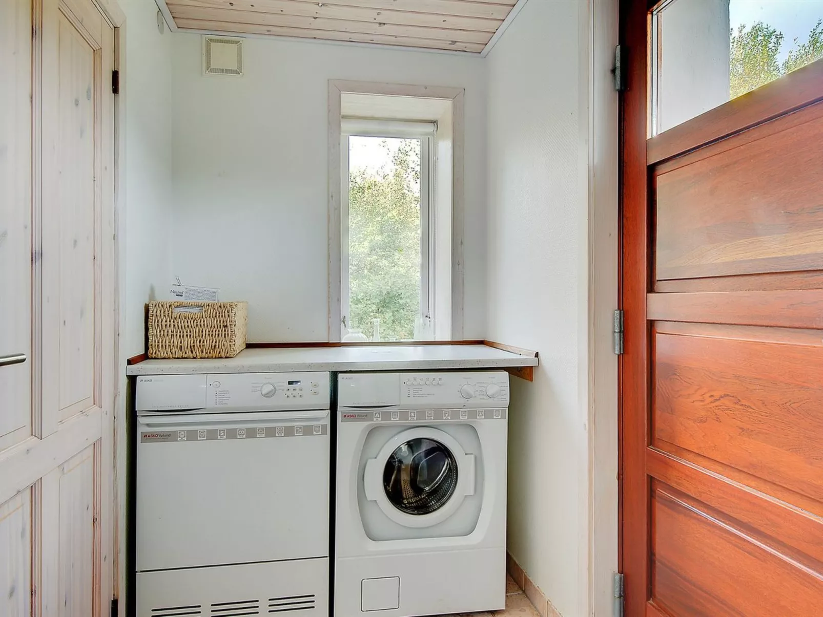 "Etta" - 957m from the sea-Inside