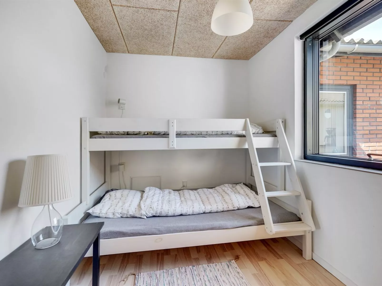 "Emin" - 100m from the sea-Drinnen