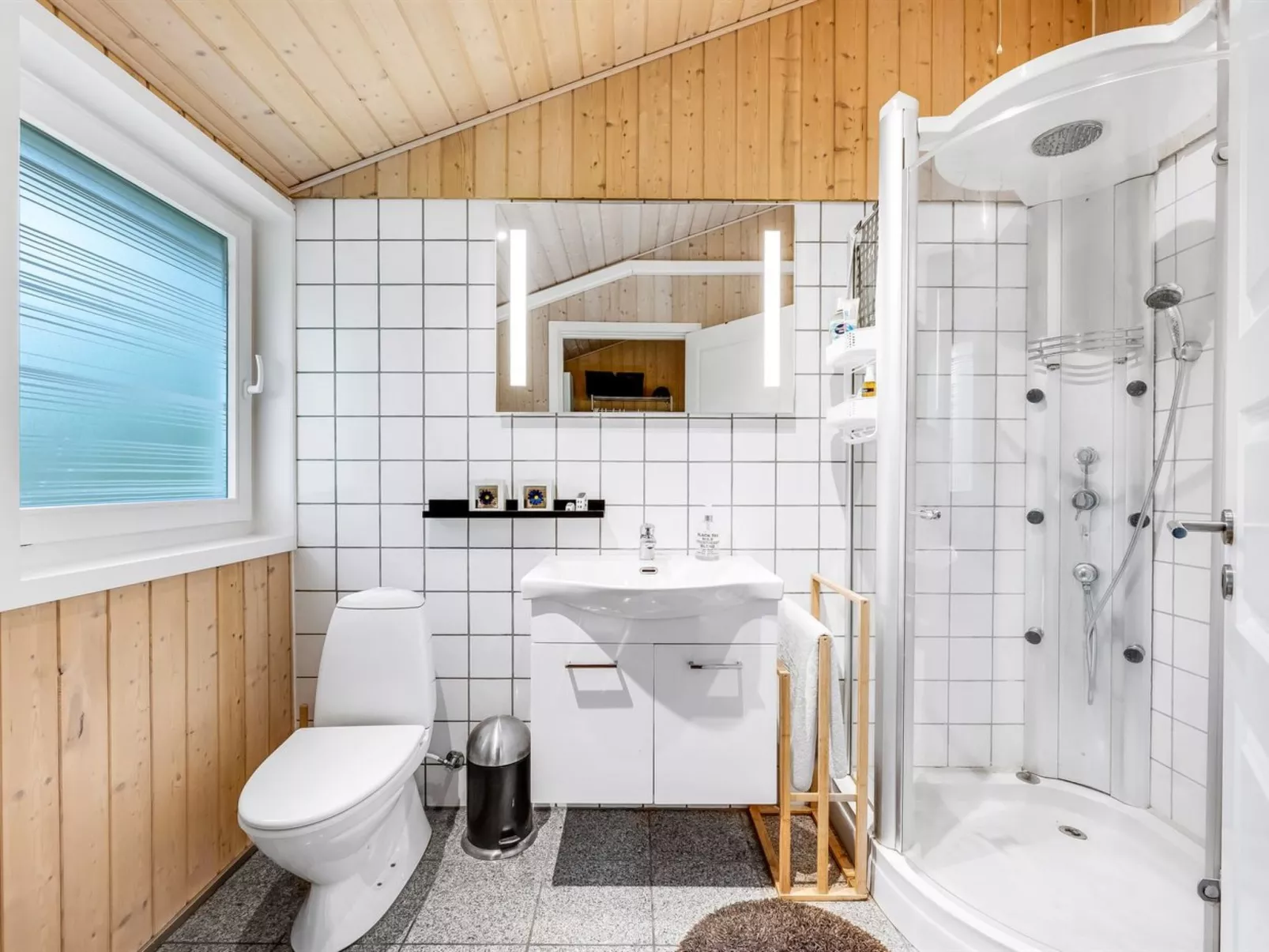 "Gurly" - 25km from the sea-Inside