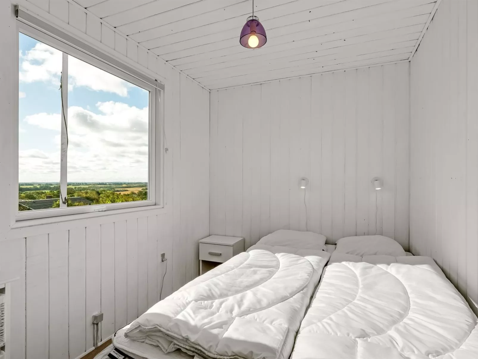 "Brenda" - 300m to the fjord-Inside