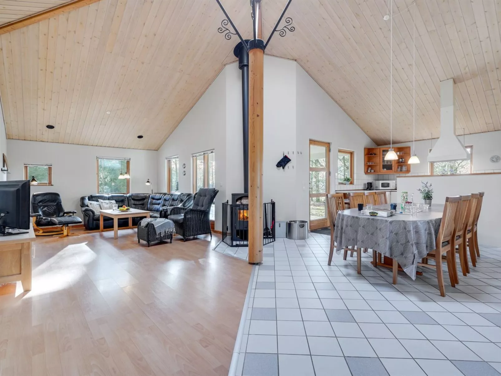 "Absalon" - 29km from the sea-Drinnen