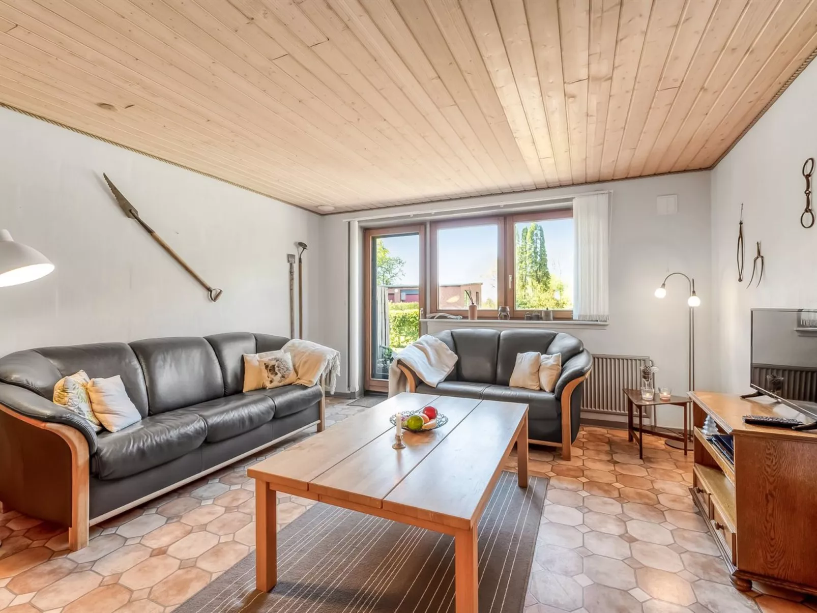 "Evina" - 17km to the fjord-Inside