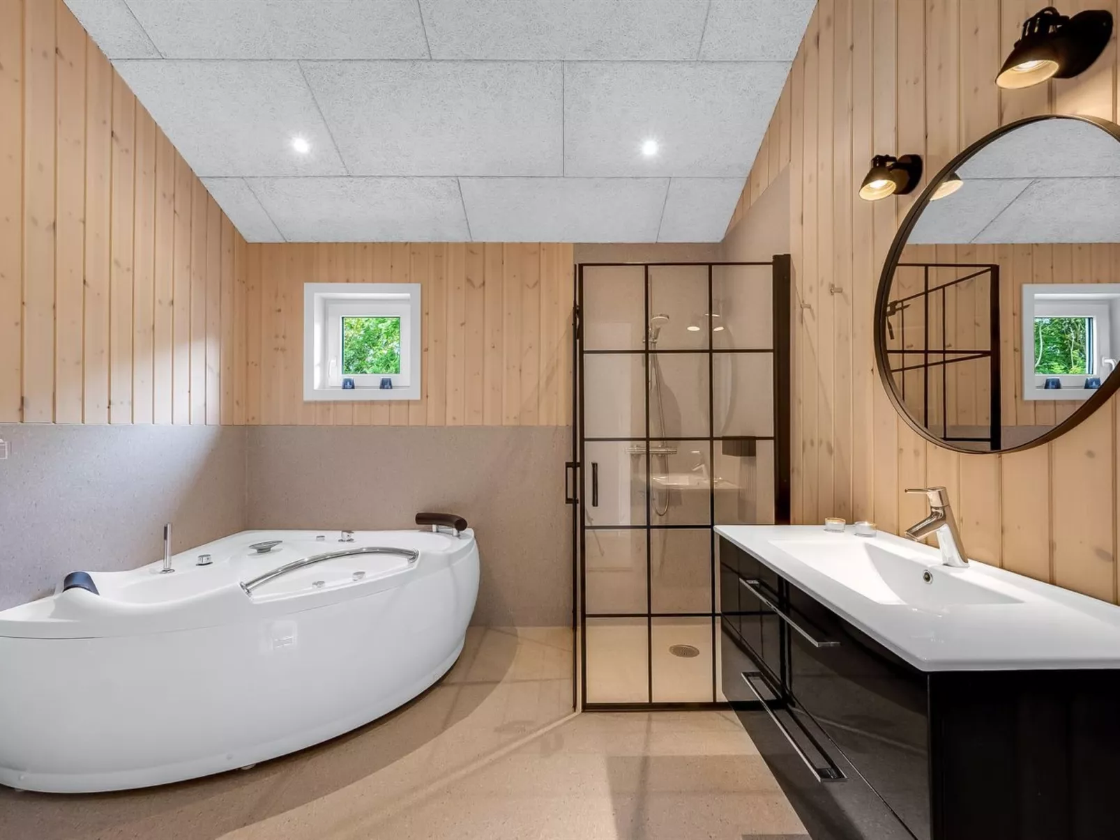 "Leeve" - 1.4km to the fjord-Inside