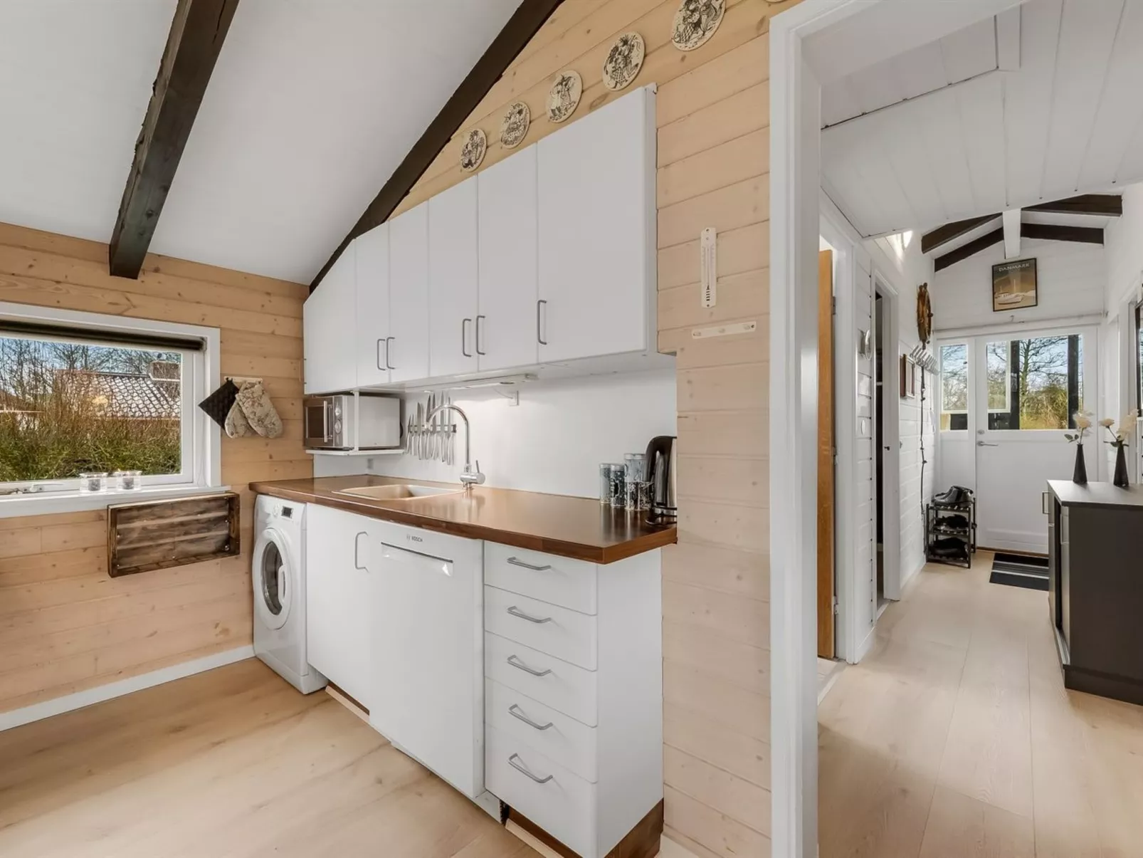 "Miikka" - 800m to the fjord-Drinnen