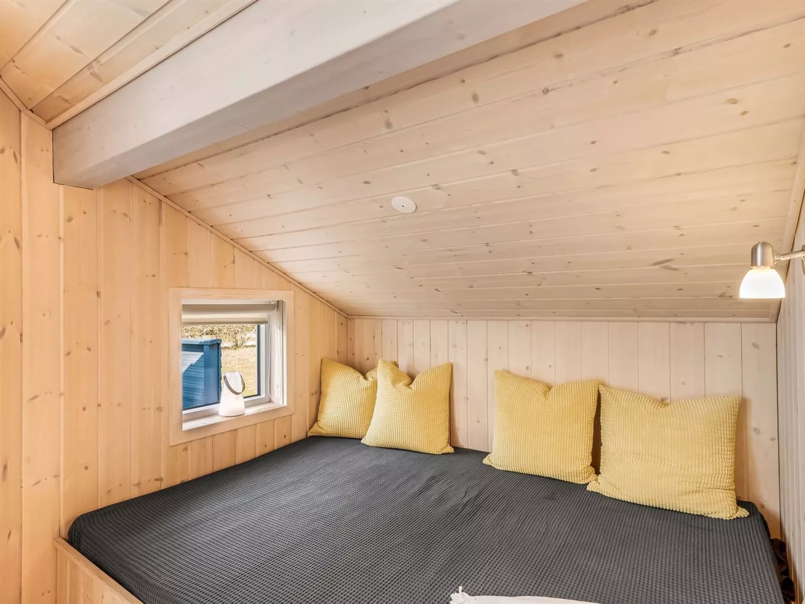 "Tobbi" - 1.1km to the fjord-Inside