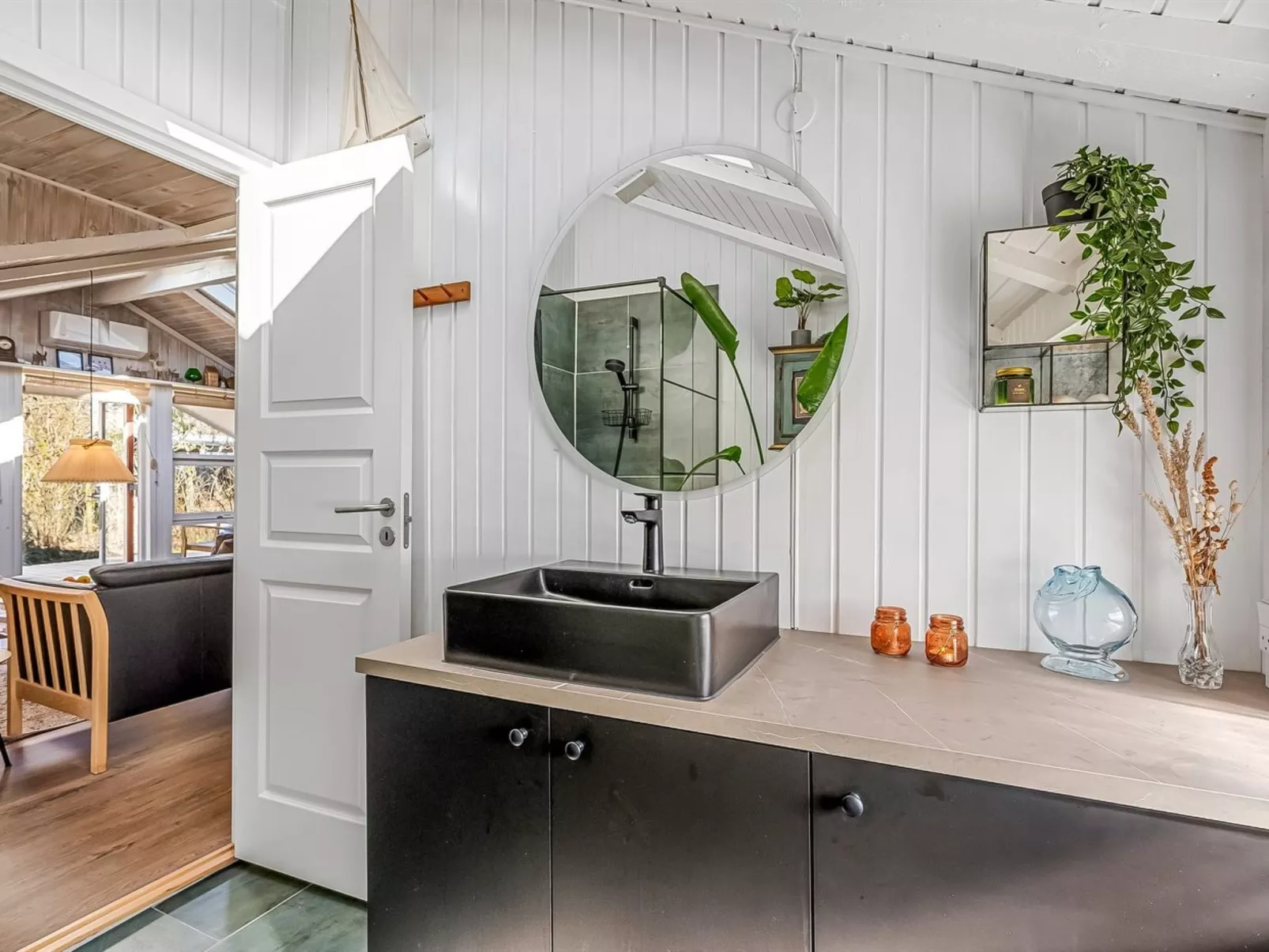 "Gunde" - 300m to the fjord-Inside