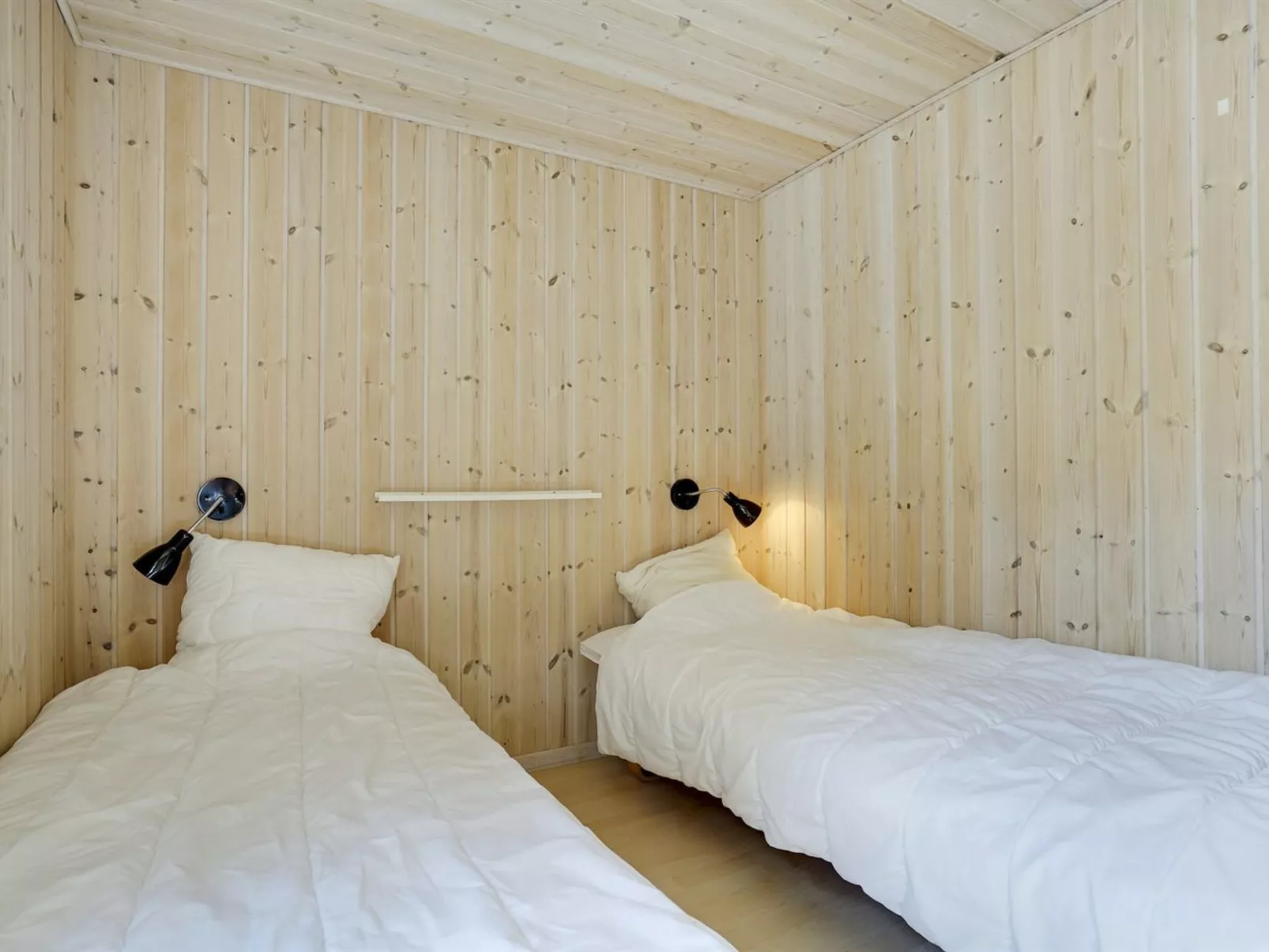 "Hughe" - 300m from the sea-Drinnen