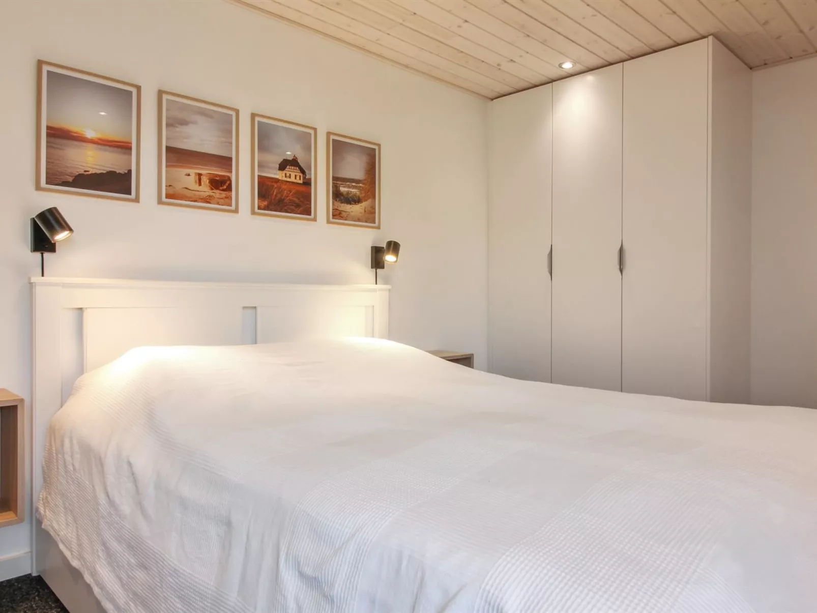 "Hroswitha" - 100m from the sea-Inside