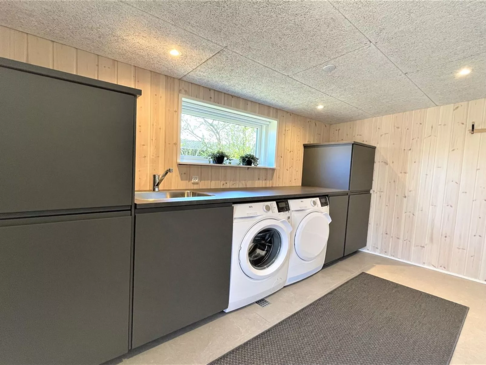 "Gustaf" - 400m to the fjord-Inside