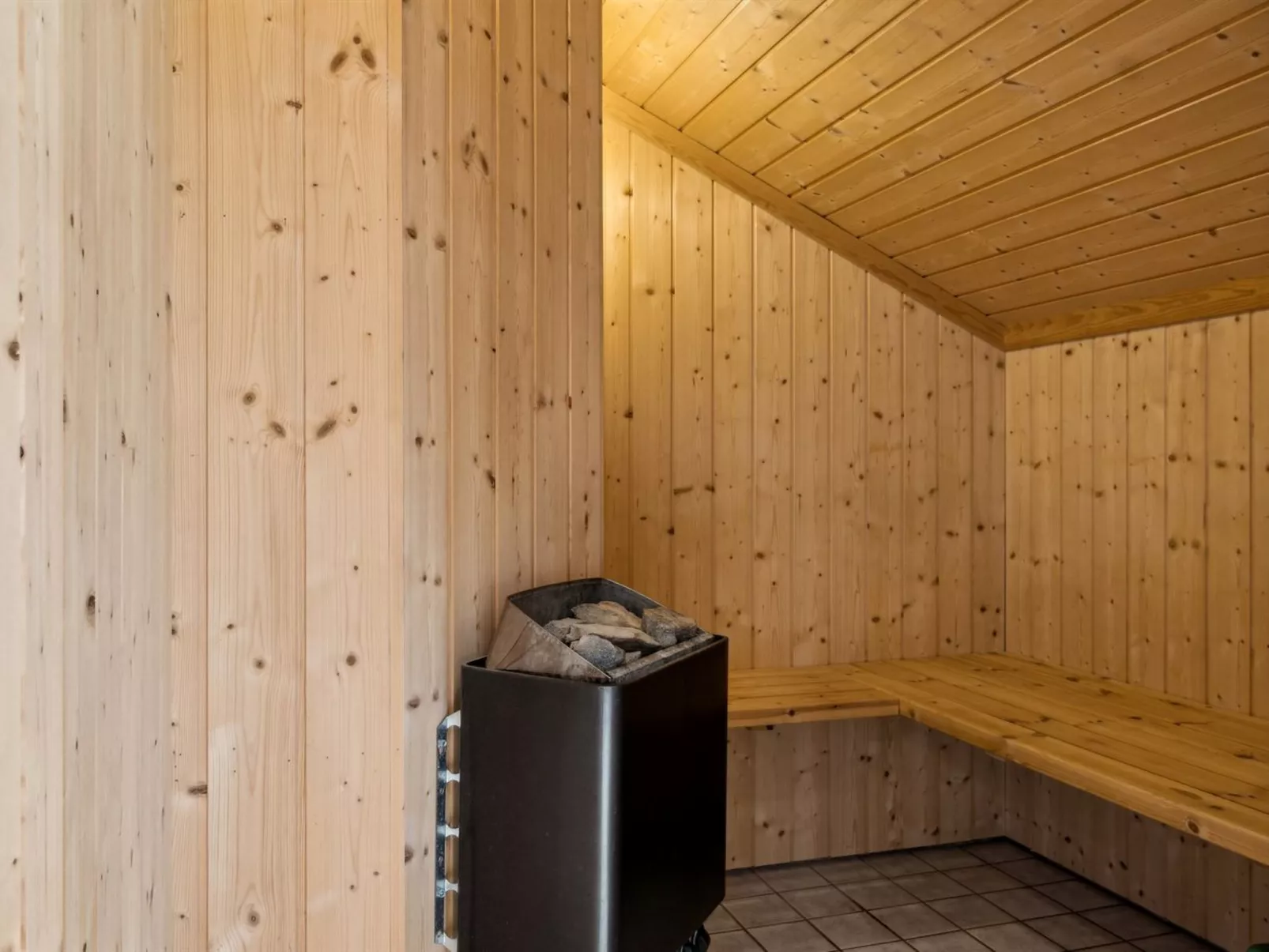 "Juke" - 425m from the sea-Inside